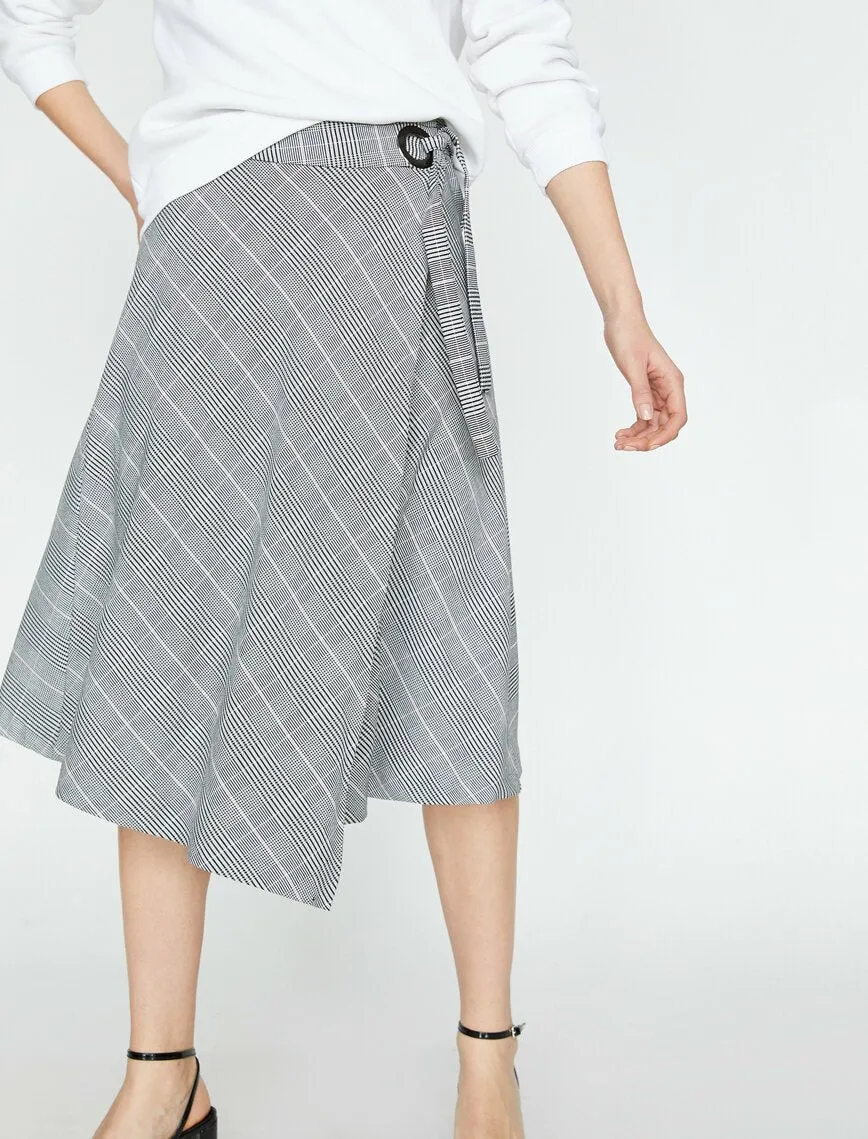 11900 Black Check Midi Skirt