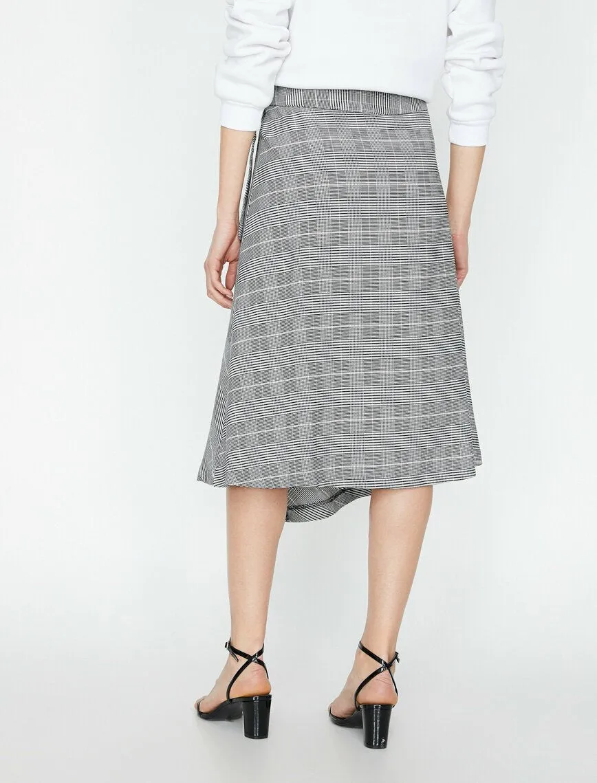 11900 Black Check Midi Skirt