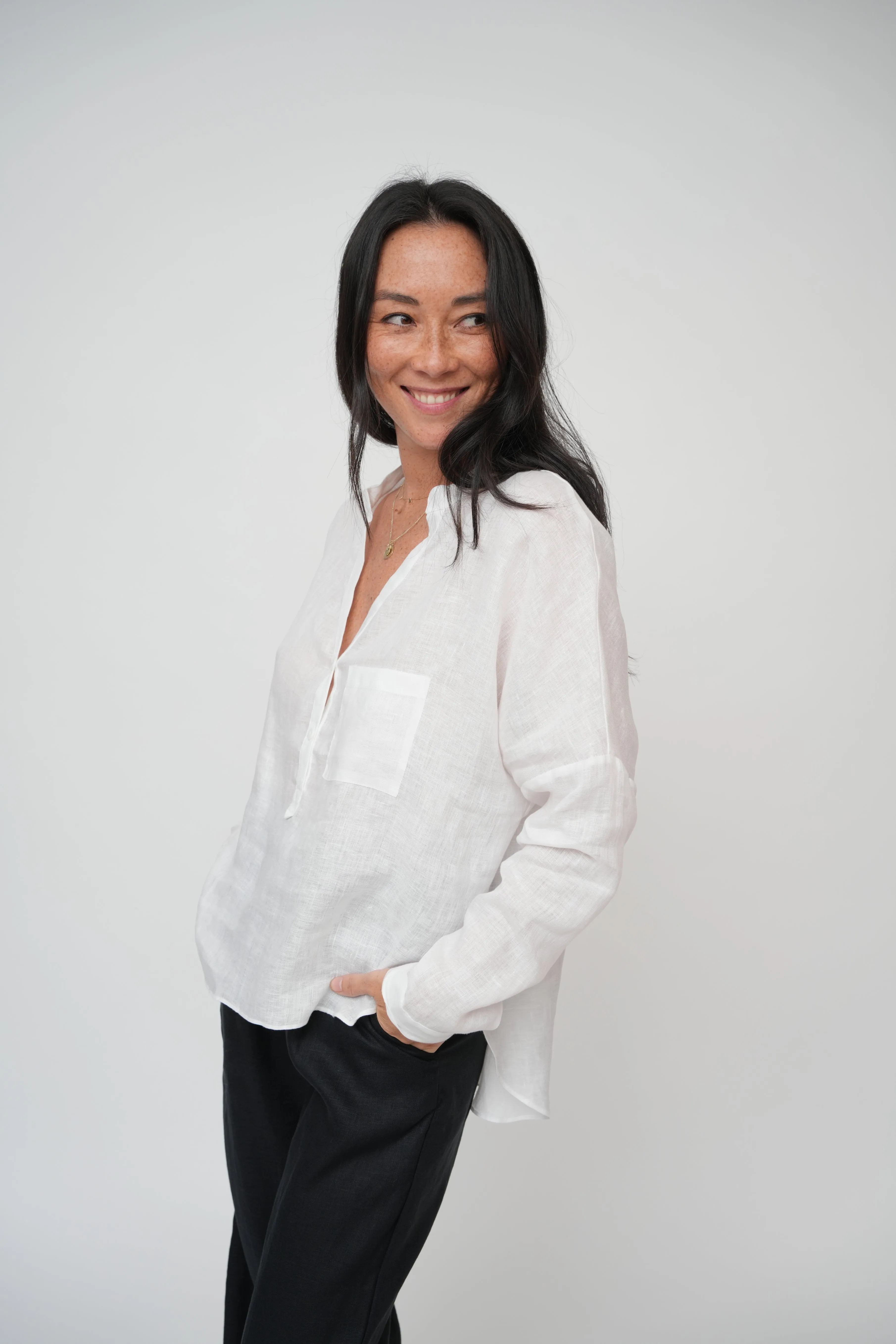 Rae’s Shirt Linen - WHITE